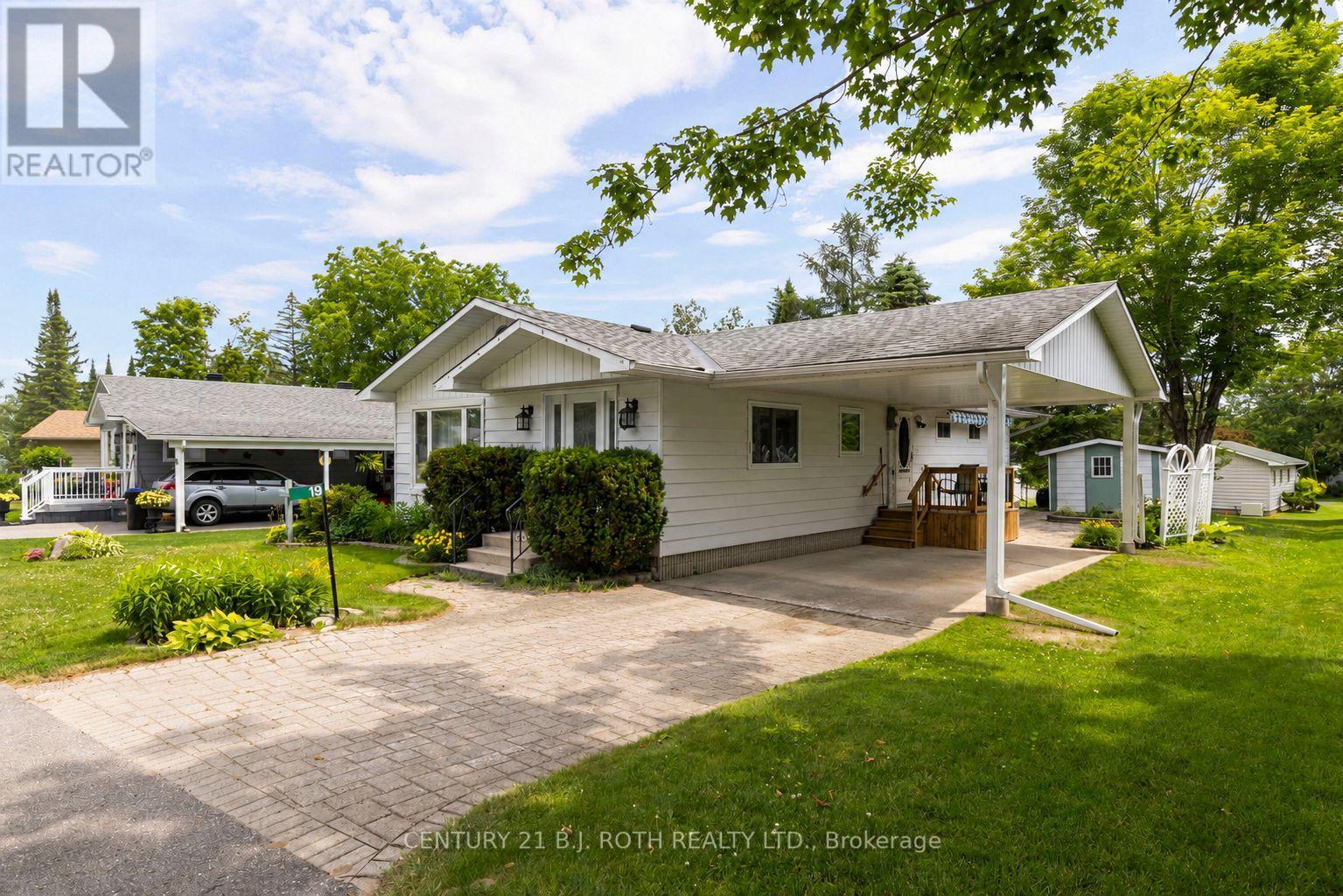 19 Maple Crescent Property Photo 12