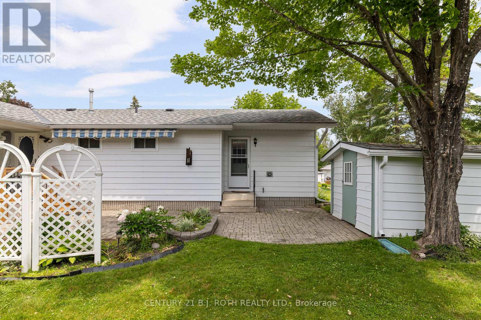 19 Maple Crescent Property Photo 16