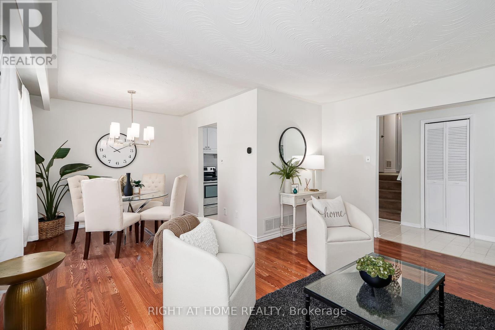 1059 Glen Mhor Crescent Property Photo 6
