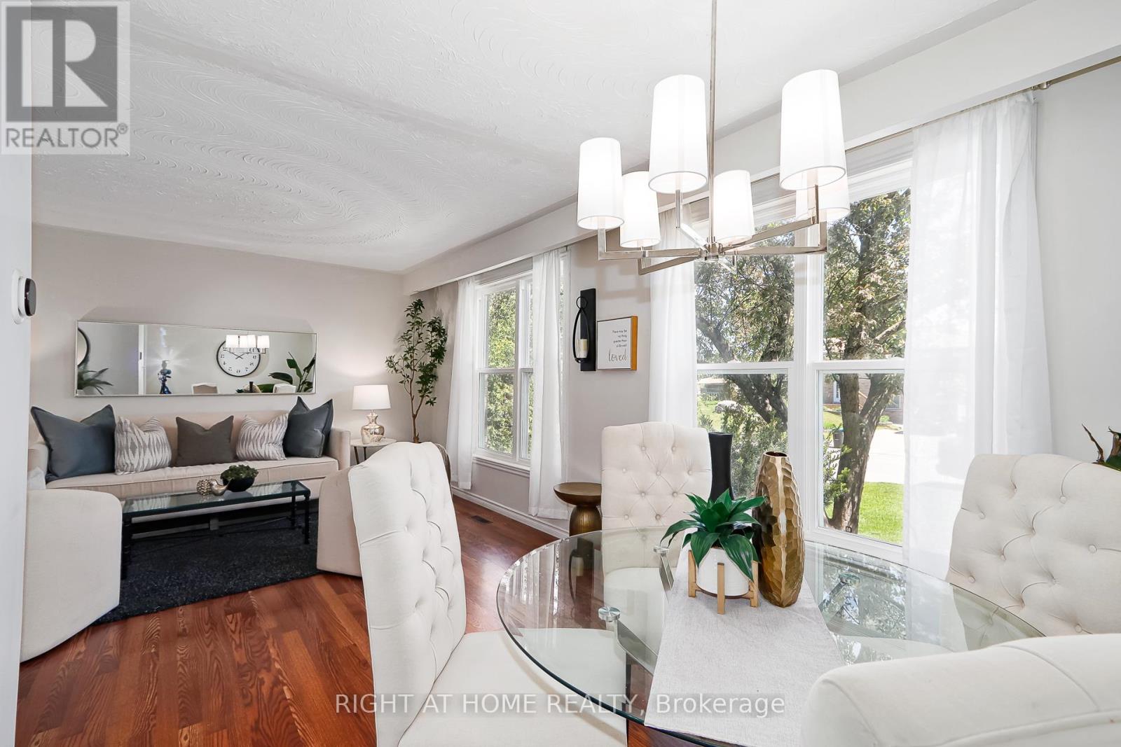 1059 Glen Mhor Crescent Property Photo 7