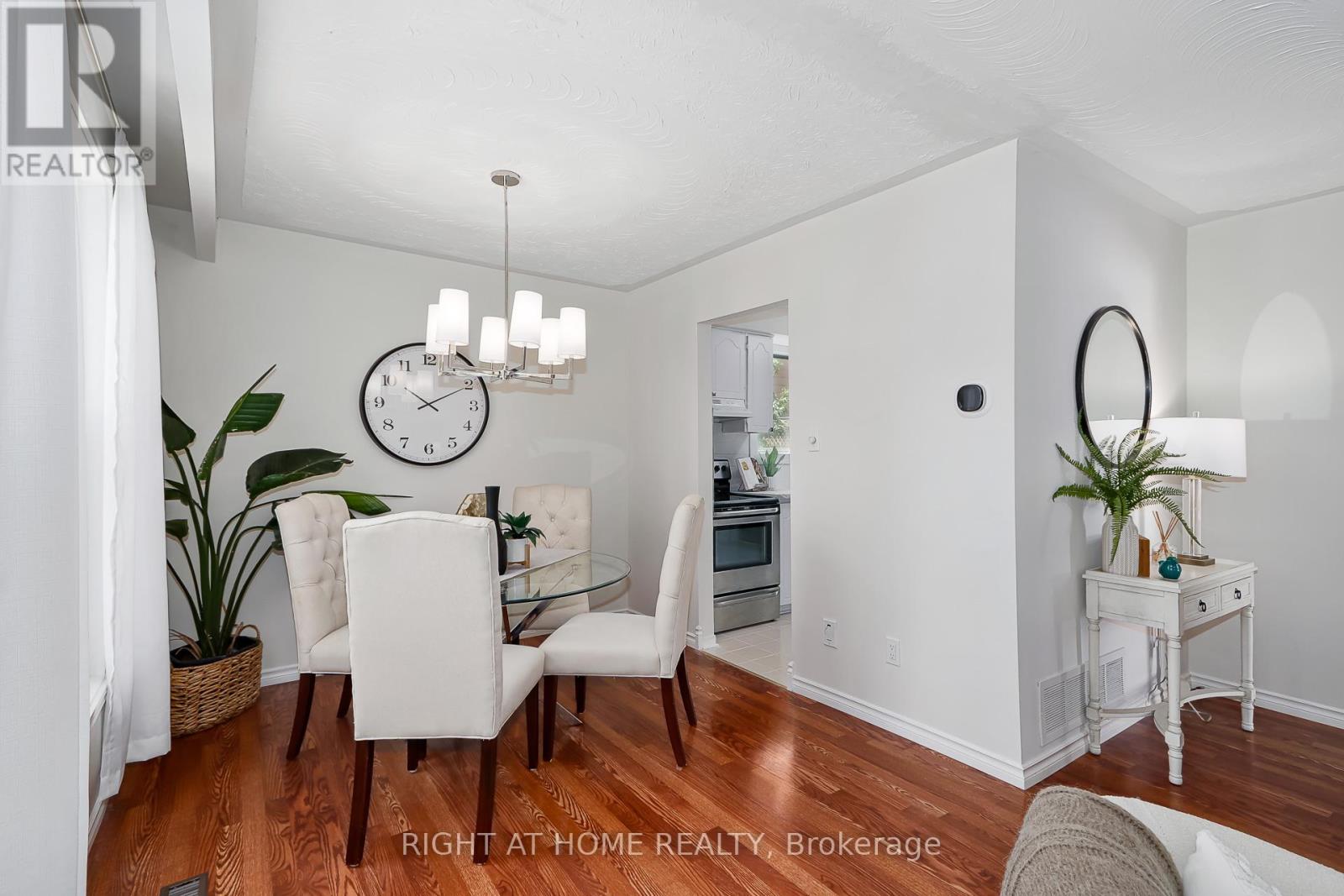 1059 Glen Mhor Crescent Property Photo 8