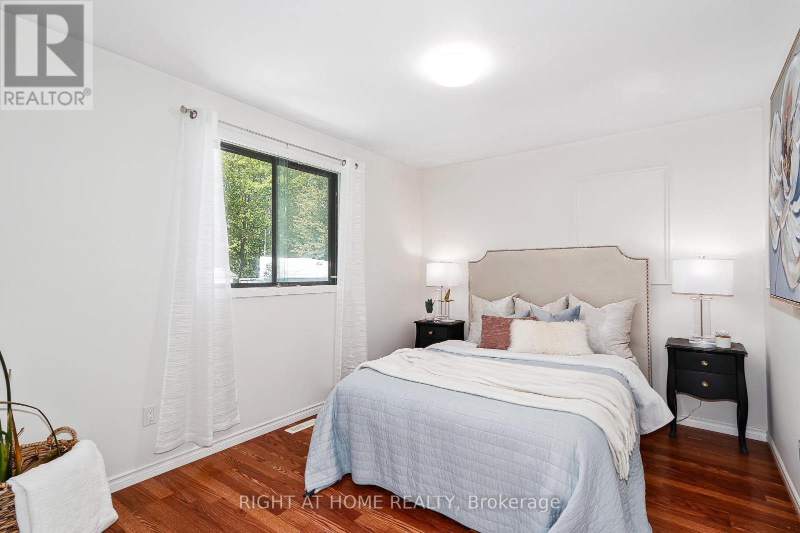 1059 Glen Mhor Crescent Property Photo 14