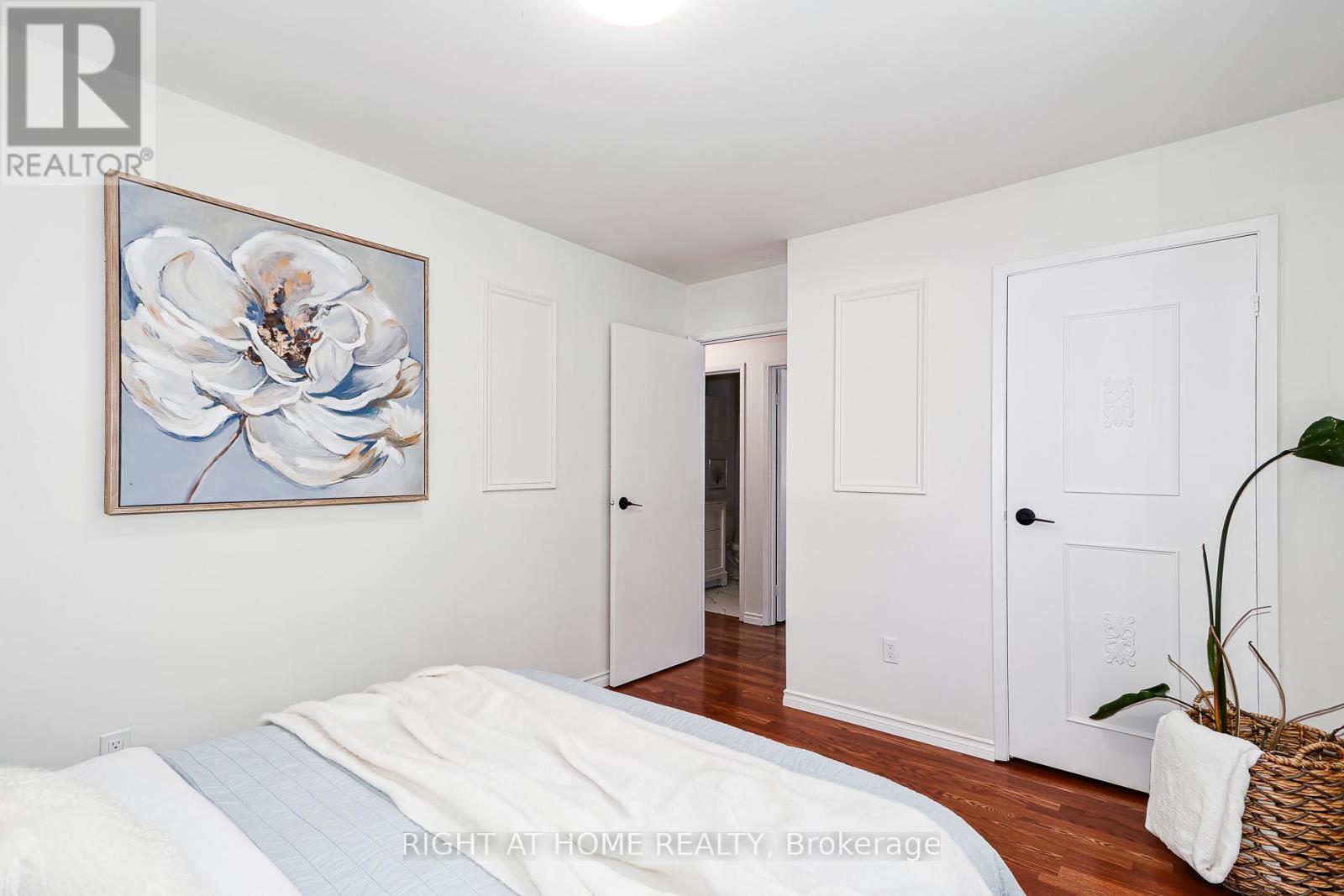 1059 Glen Mhor Crescent Property Photo 15