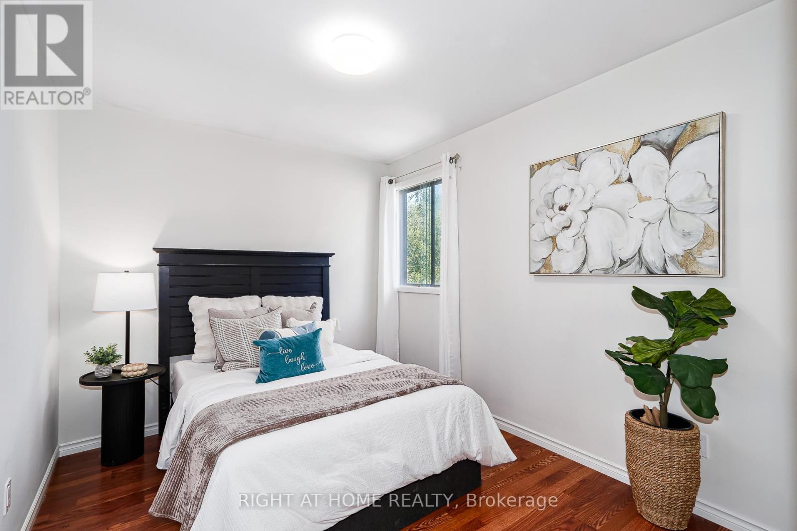 1059 Glen Mhor Crescent Property Photo 16