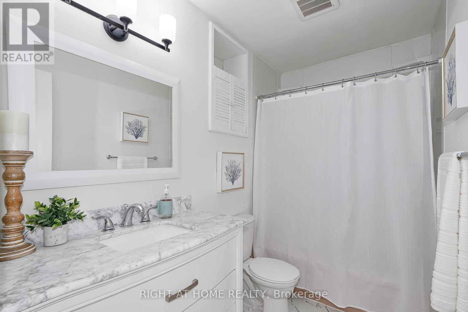1059 Glen Mhor Crescent Property Photo 19