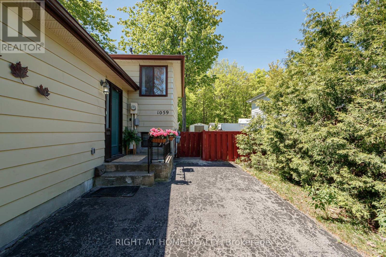 1059 Glen Mhor Crescent Property Photo 28