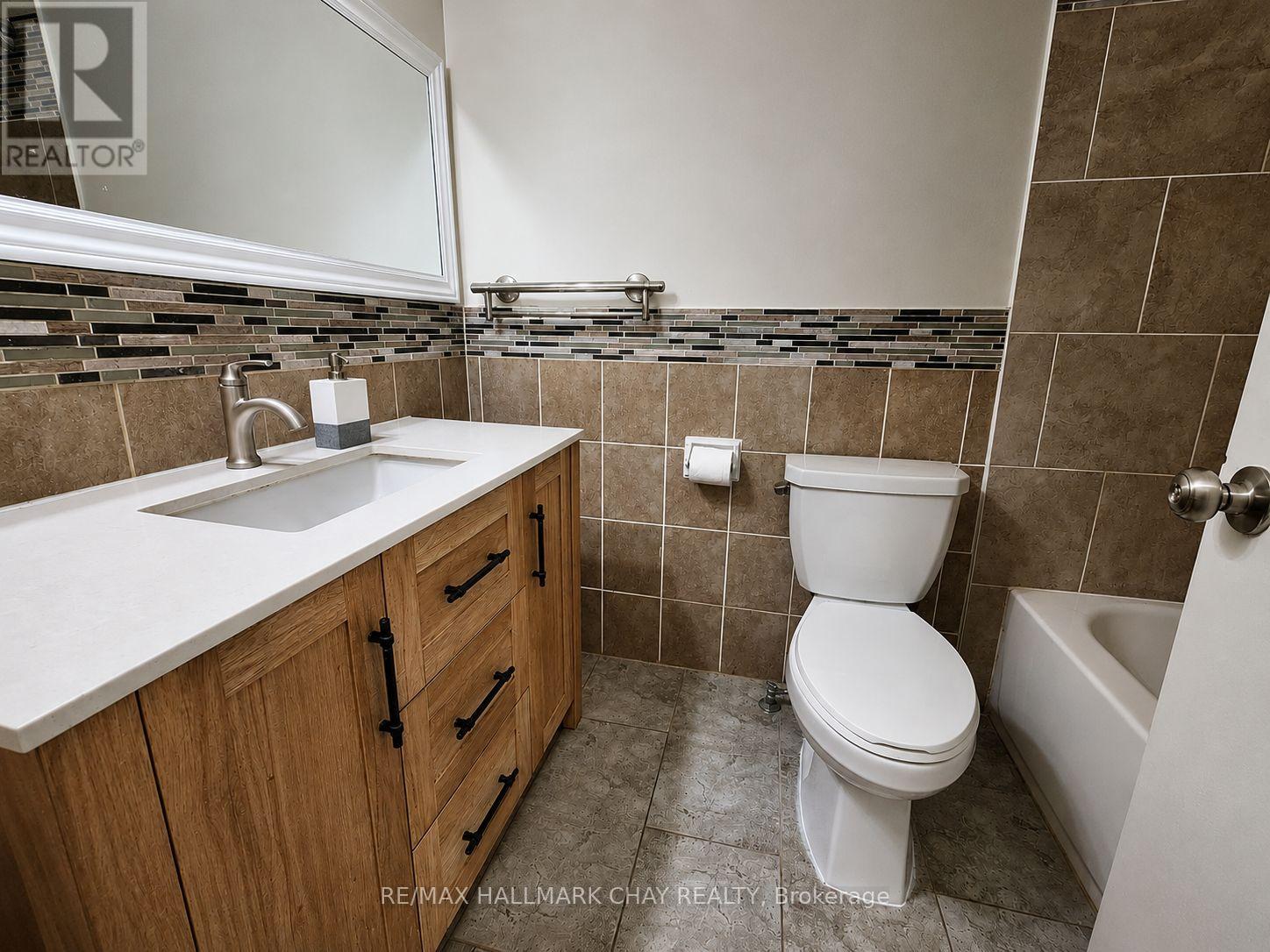 Upper - 88 B Bernick Drive Property Photo 5