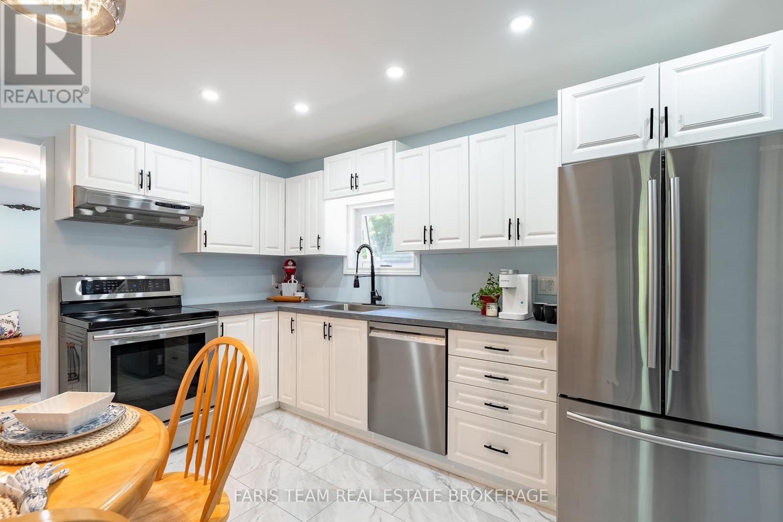 775 Ontario Street Property Photo 8