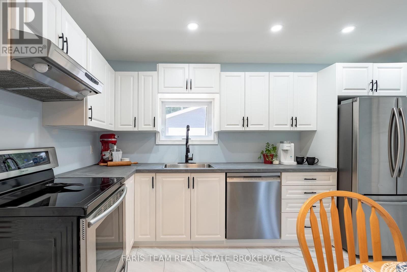 775 Ontario Street Property Photo 9