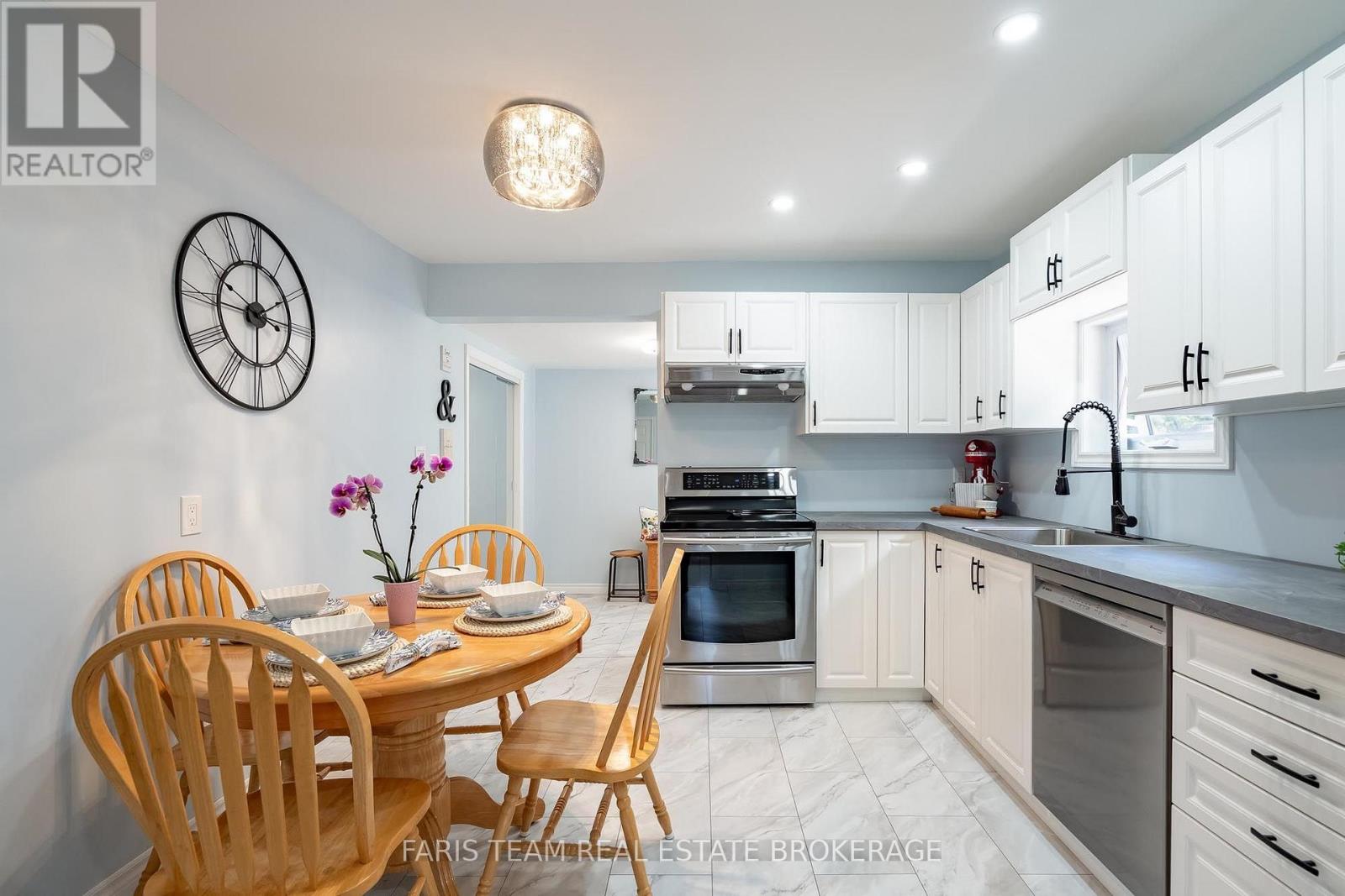 775 Ontario Street Property Photo 10