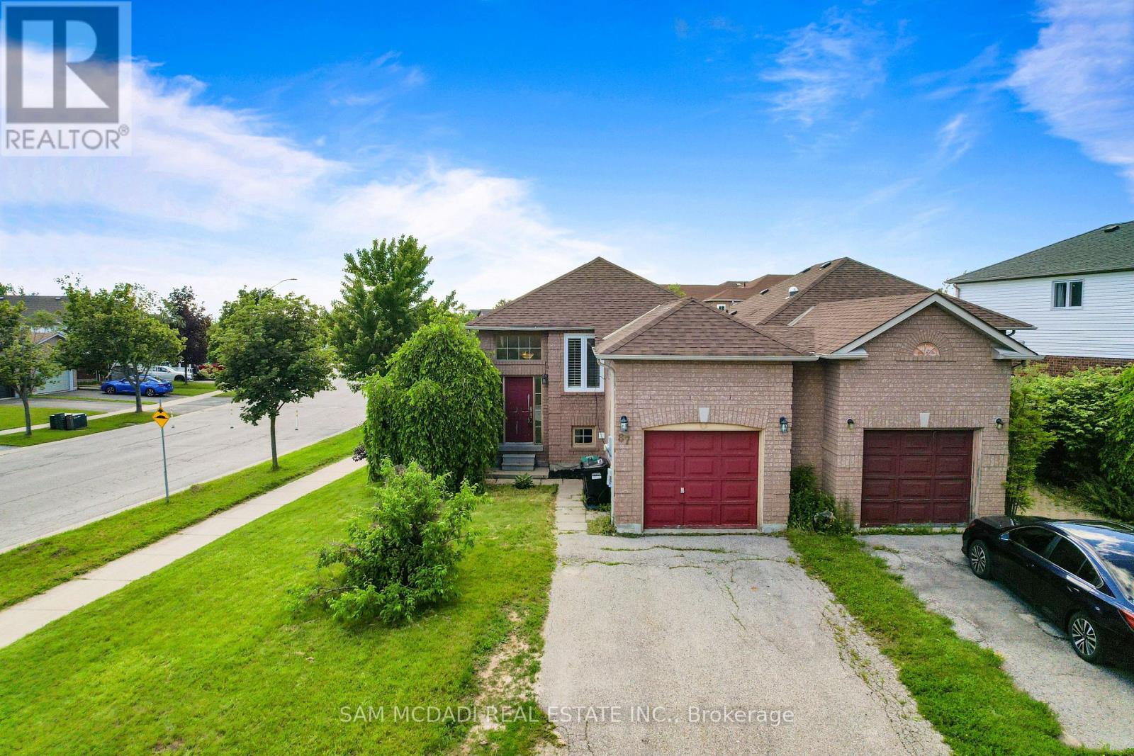 87 RUNDLE CRESCENT