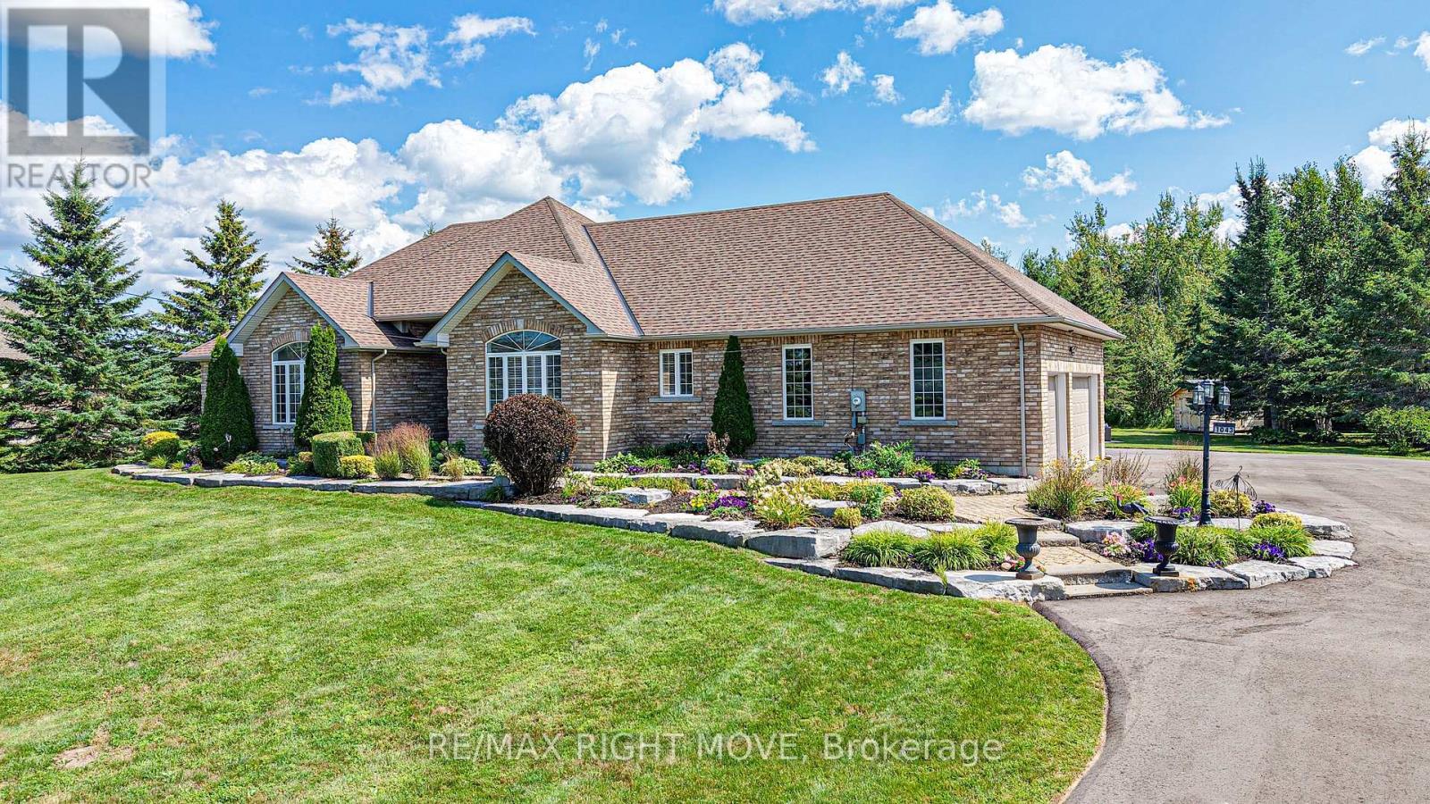 1043 Hurlwood Lane Property Photo 1