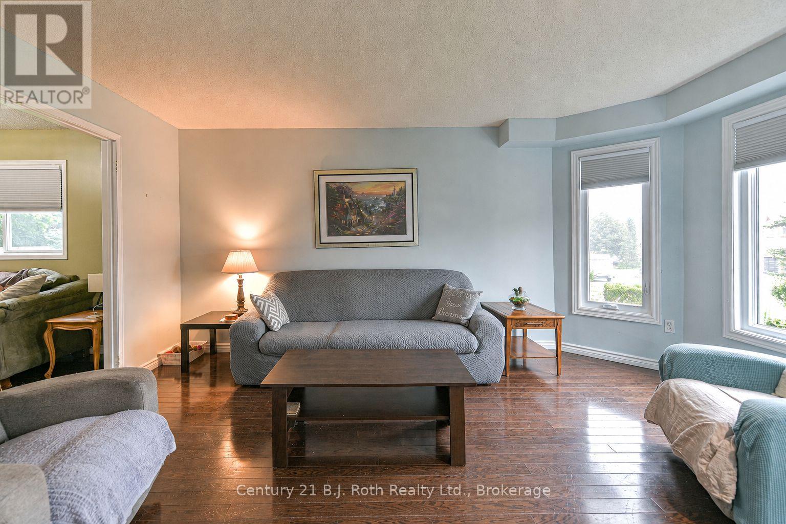 16 Frontier Avenue Property Photo 12