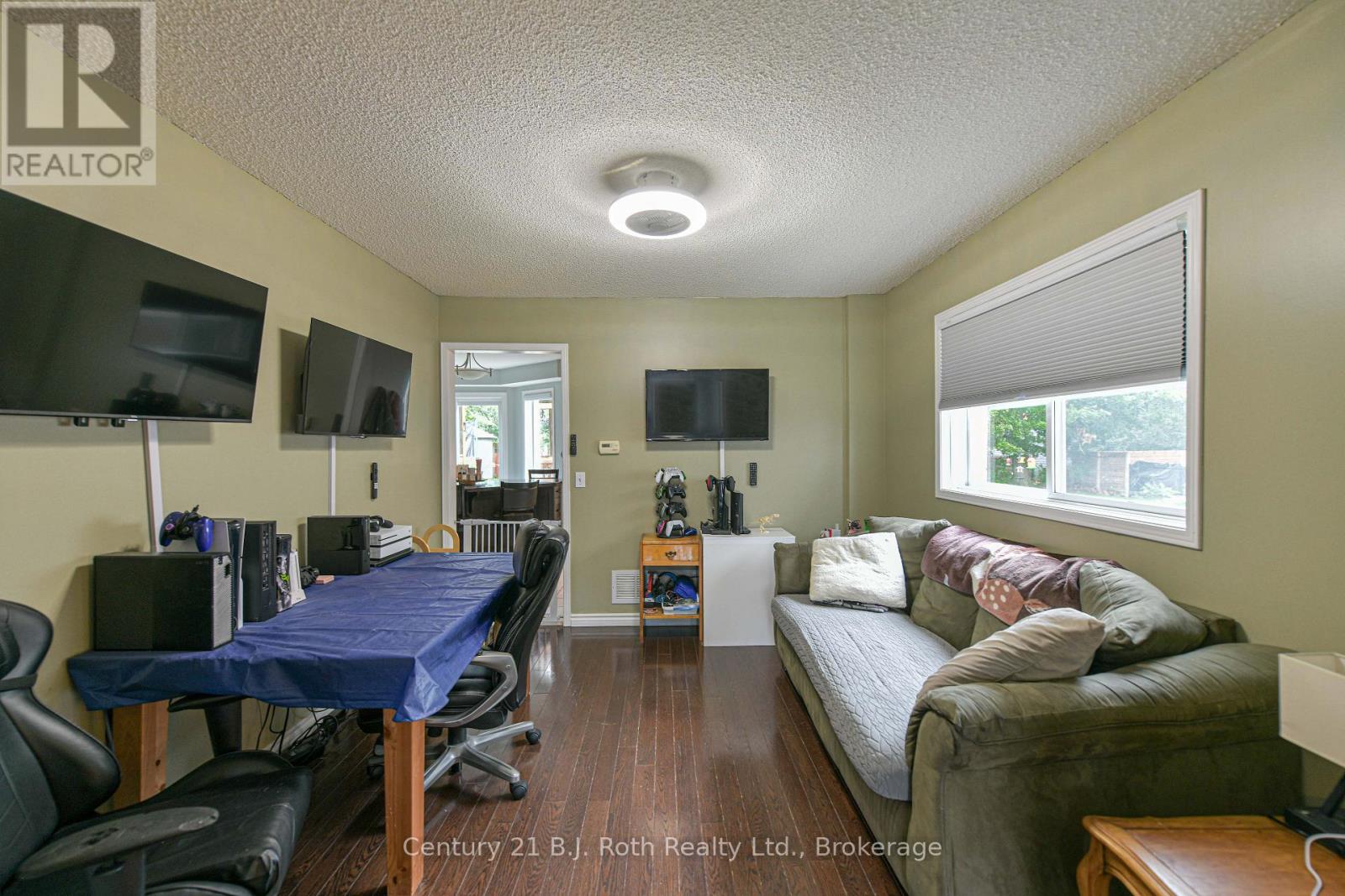 16 Frontier Avenue Property Photo 20