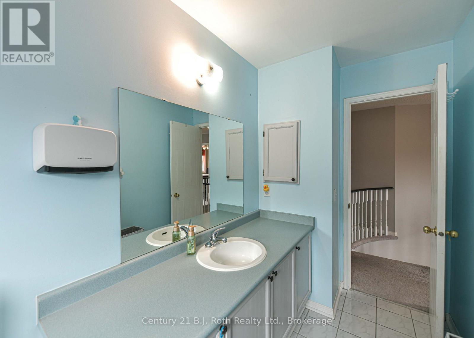 16 Frontier Avenue Property Photo 27