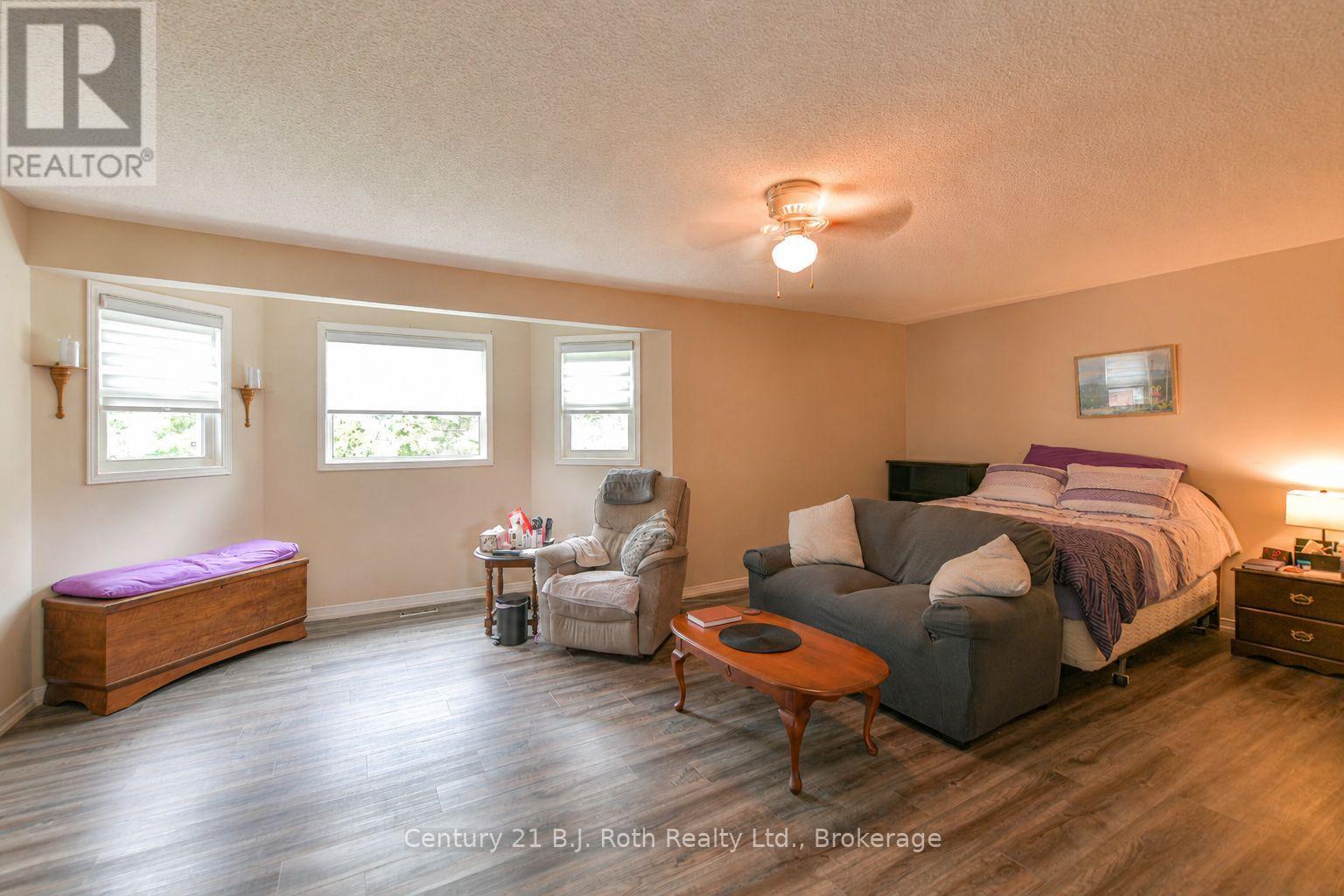 16 Frontier Avenue Property Photo 29