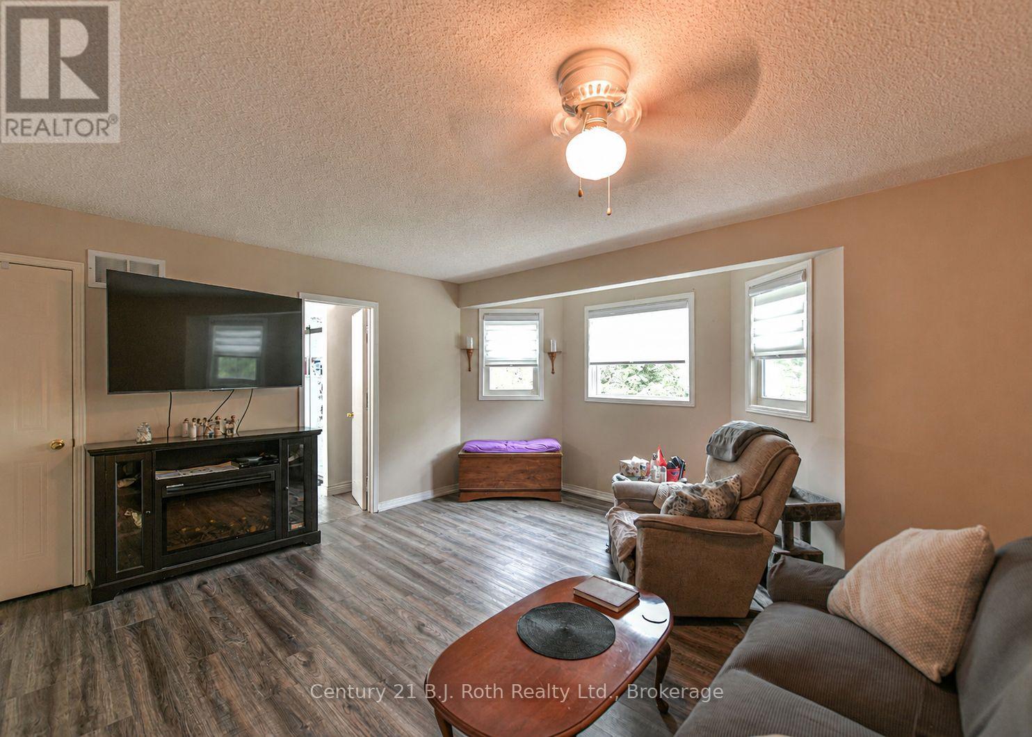 16 Frontier Avenue Property Photo 30