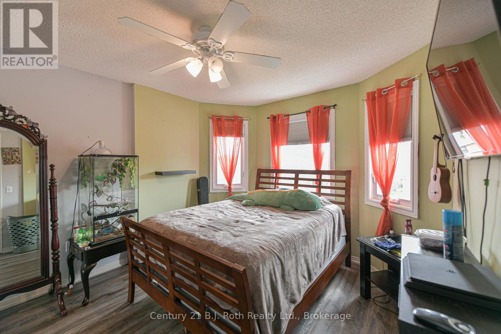 16 Frontier Avenue Property Photo 35