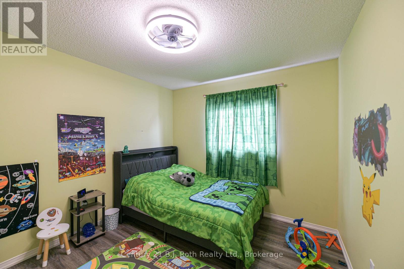 16 Frontier Avenue Property Photo 38