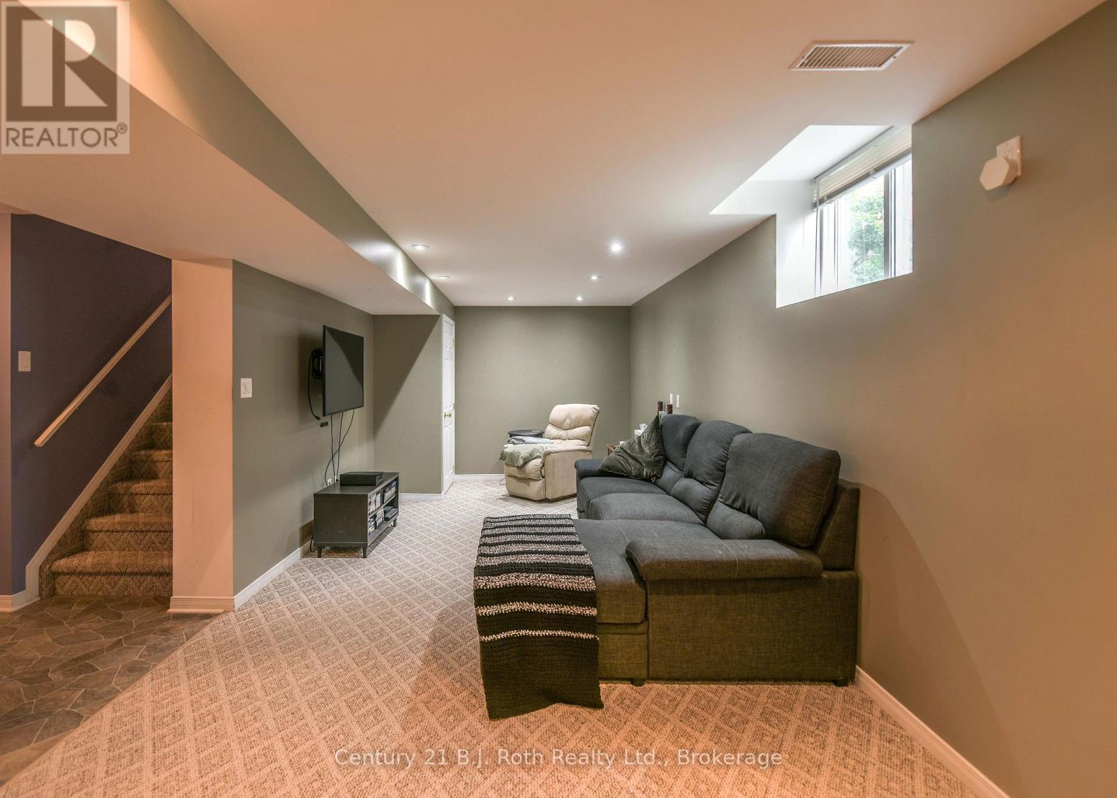 16 Frontier Avenue Property Photo 39
