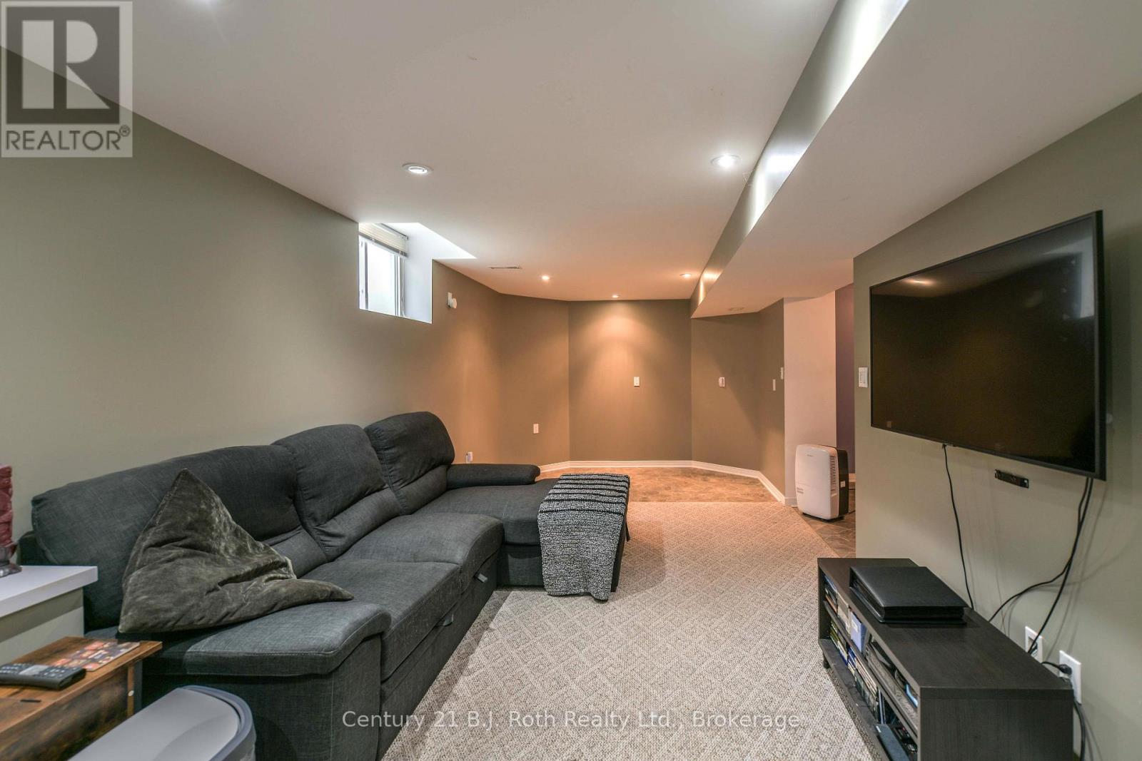 16 Frontier Avenue Property Photo 40