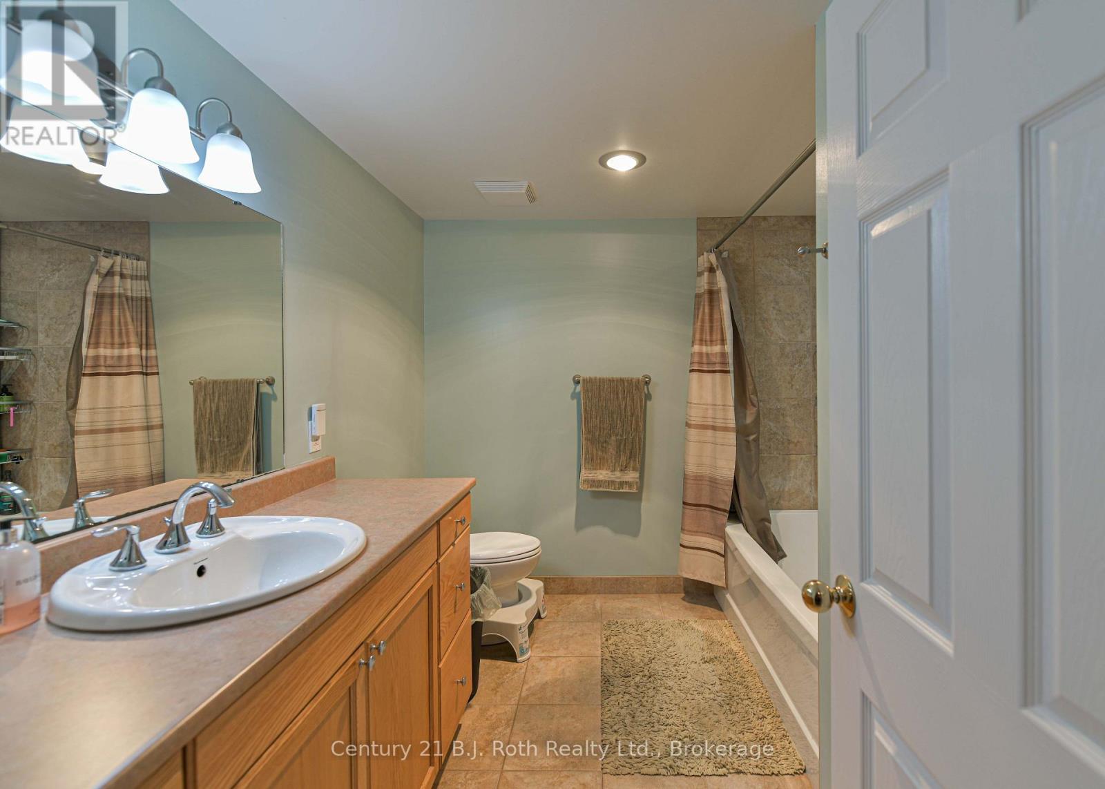 16 Frontier Avenue Property Photo 41