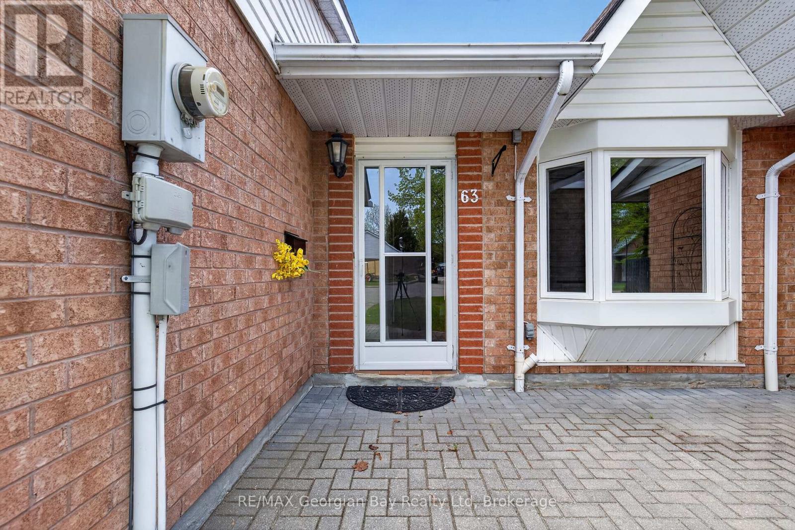 63 - 696 King Street Property Photo 2