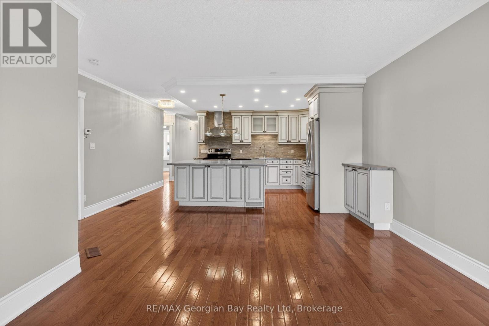 63 - 696 King Street Property Photo 11