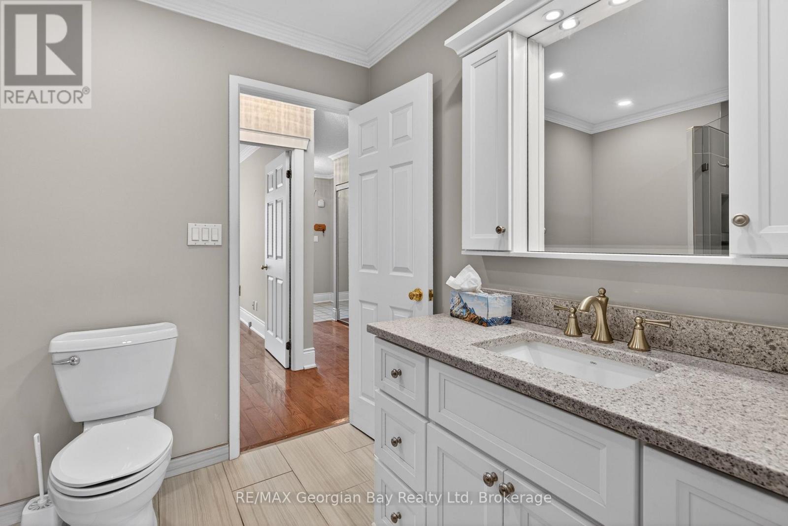 63 - 696 King Street Property Photo 17