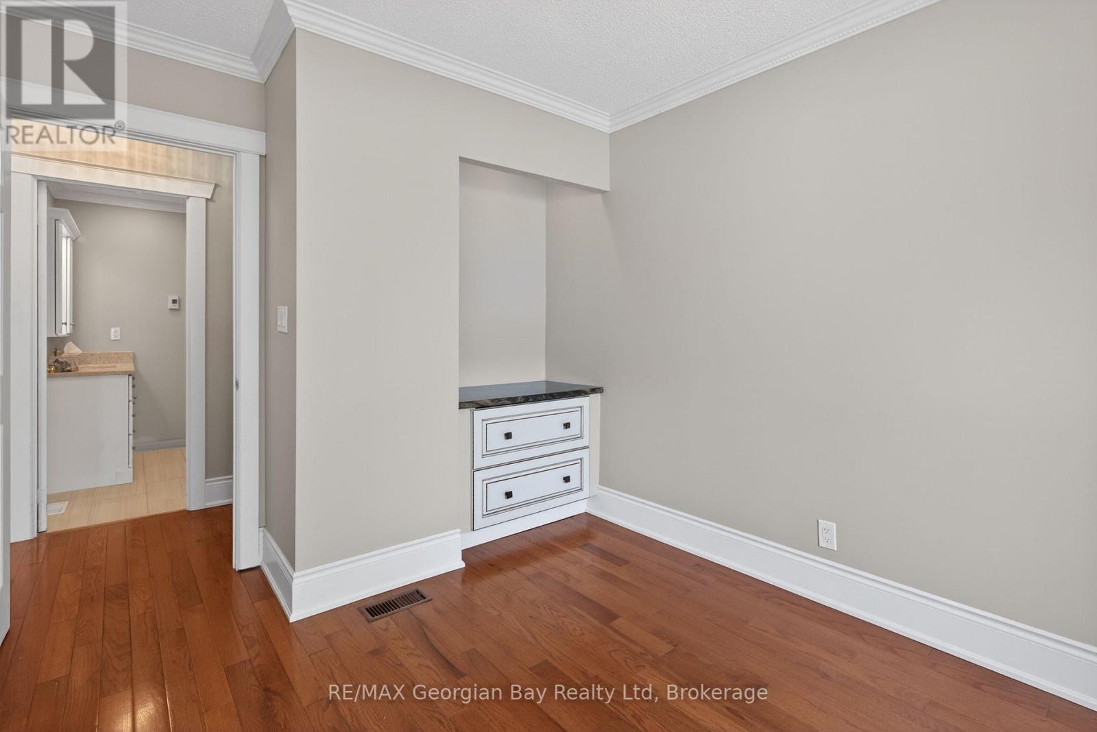 63 - 696 King Street Property Photo 21