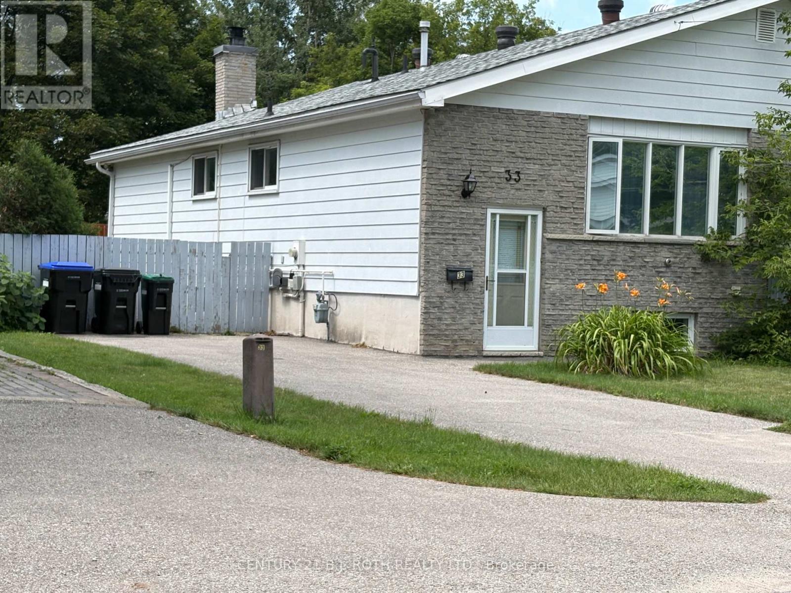 33 Beaumaur Drive Property Photo 1