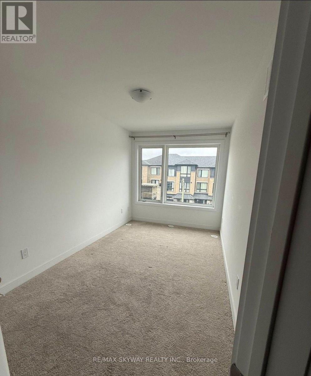 10 Blue Forest Crescent Property Photo 3