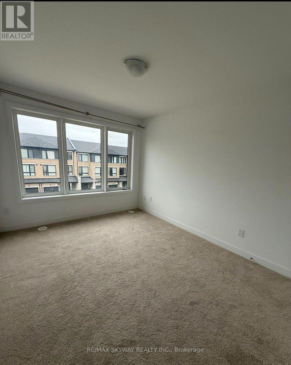 10 Blue Forest Crescent Property Photo 4