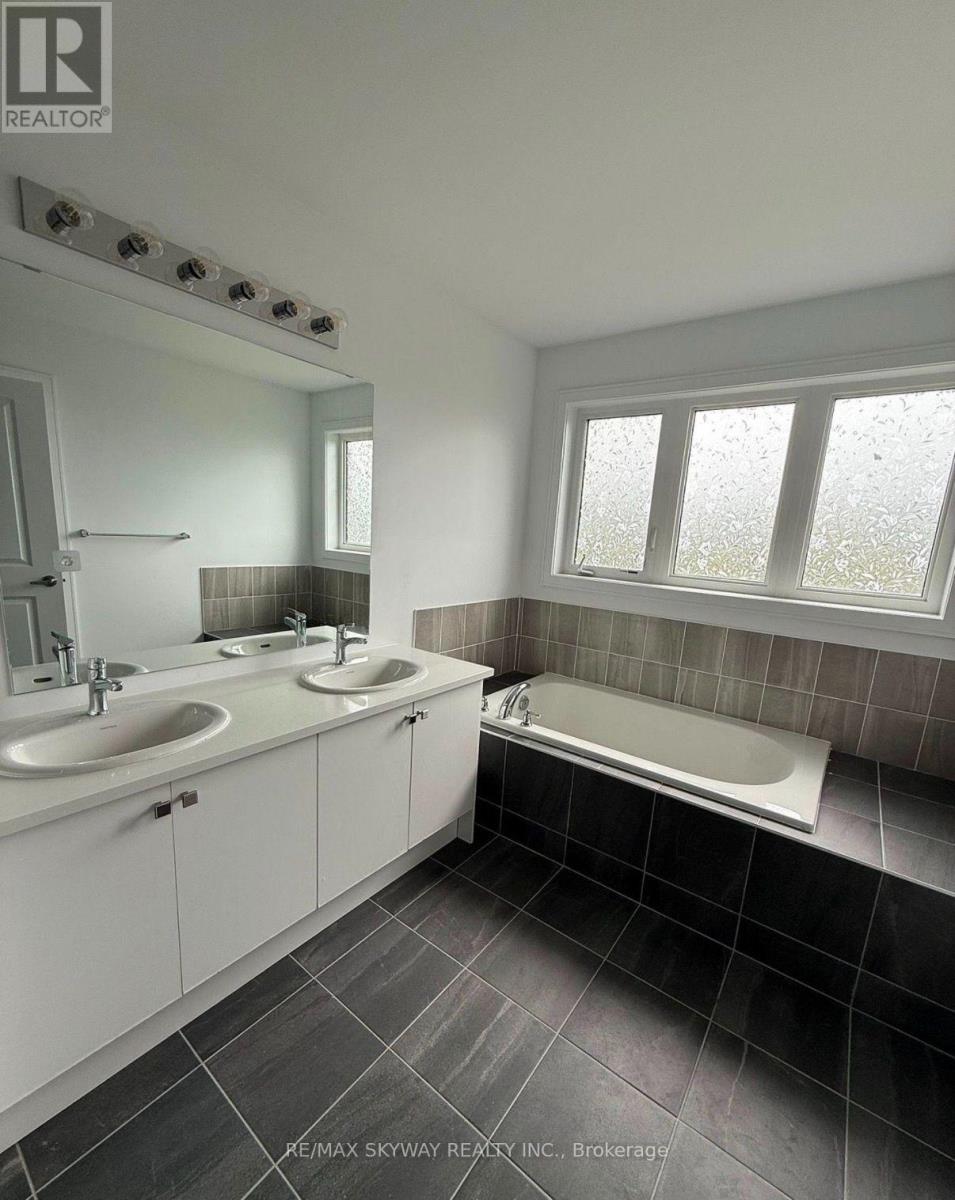 10 Blue Forest Crescent Property Photo 15