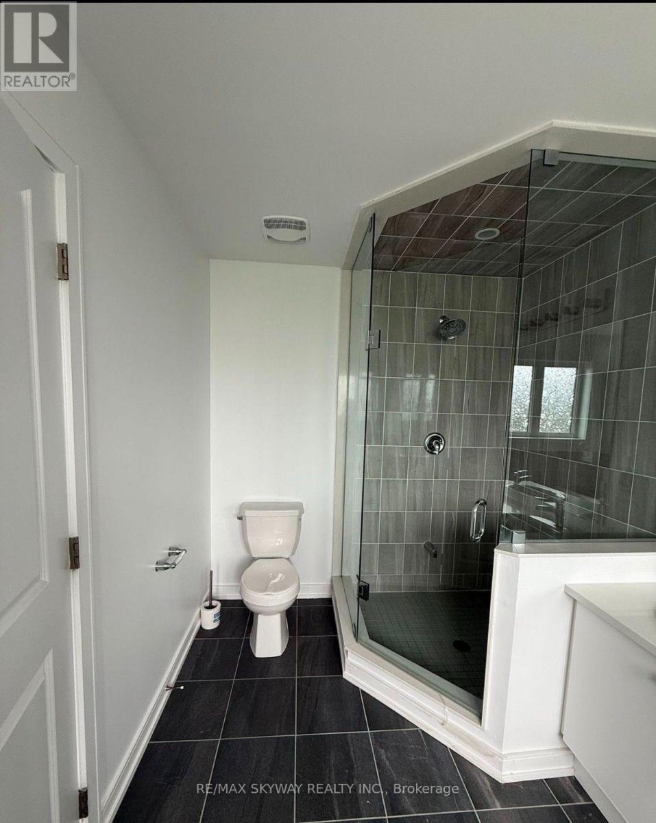 10 Blue Forest Crescent Property Photo 16