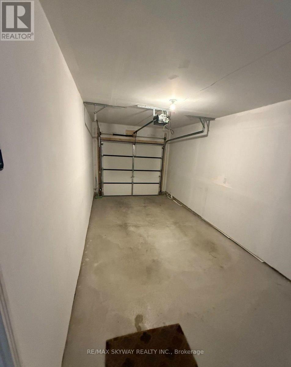 10 Blue Forest Crescent Property Photo 18