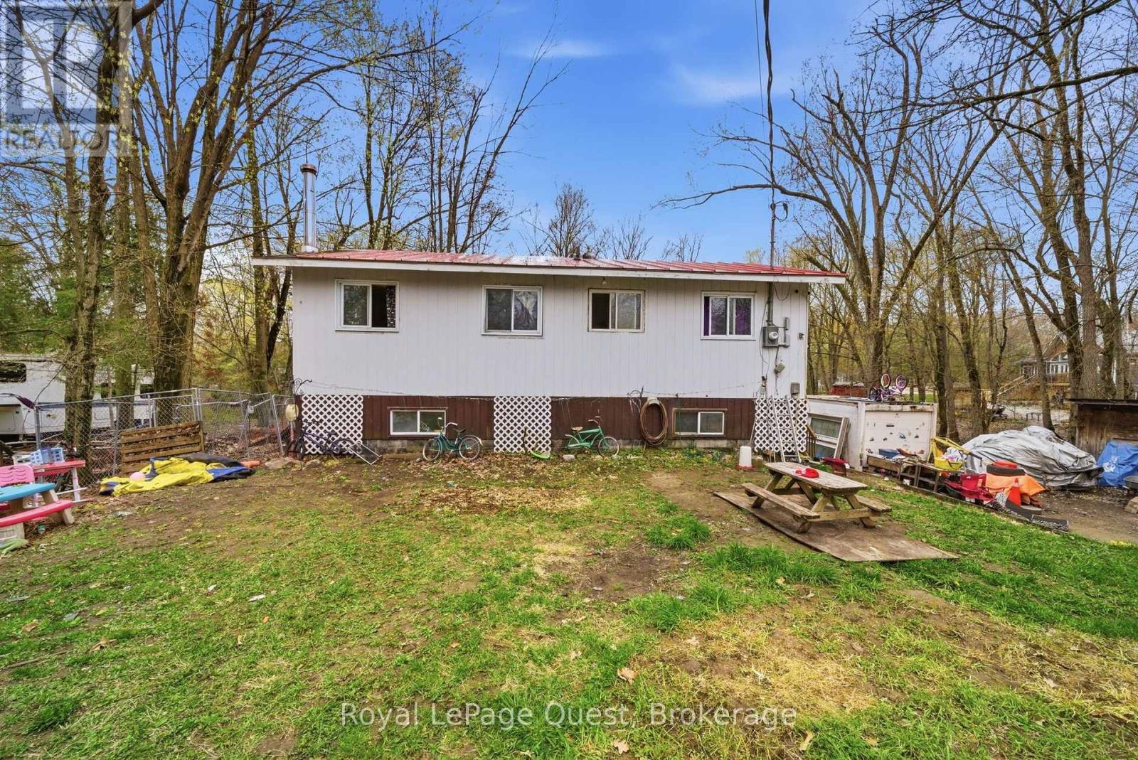 7476 Ash Crescent Property Photo 2