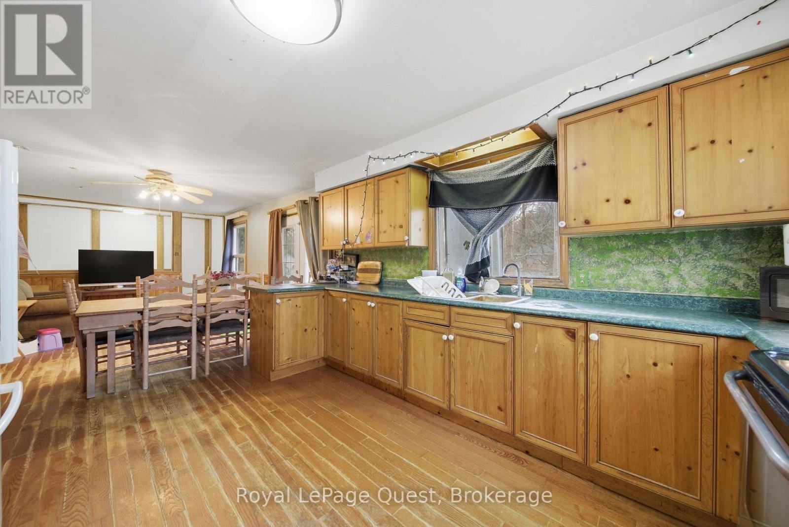 7476 Ash Crescent Property Photo 4