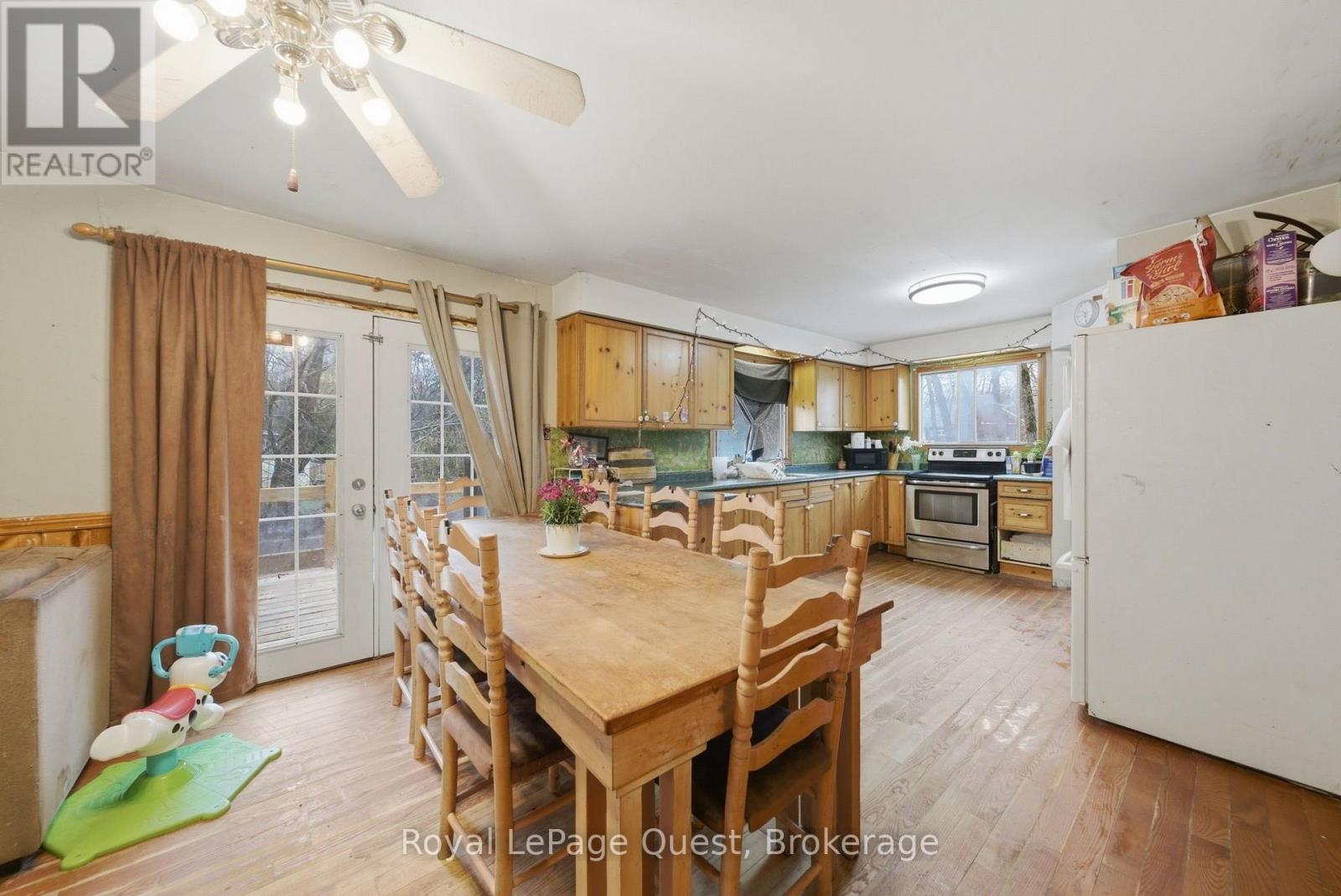 7476 Ash Crescent Property Photo 6