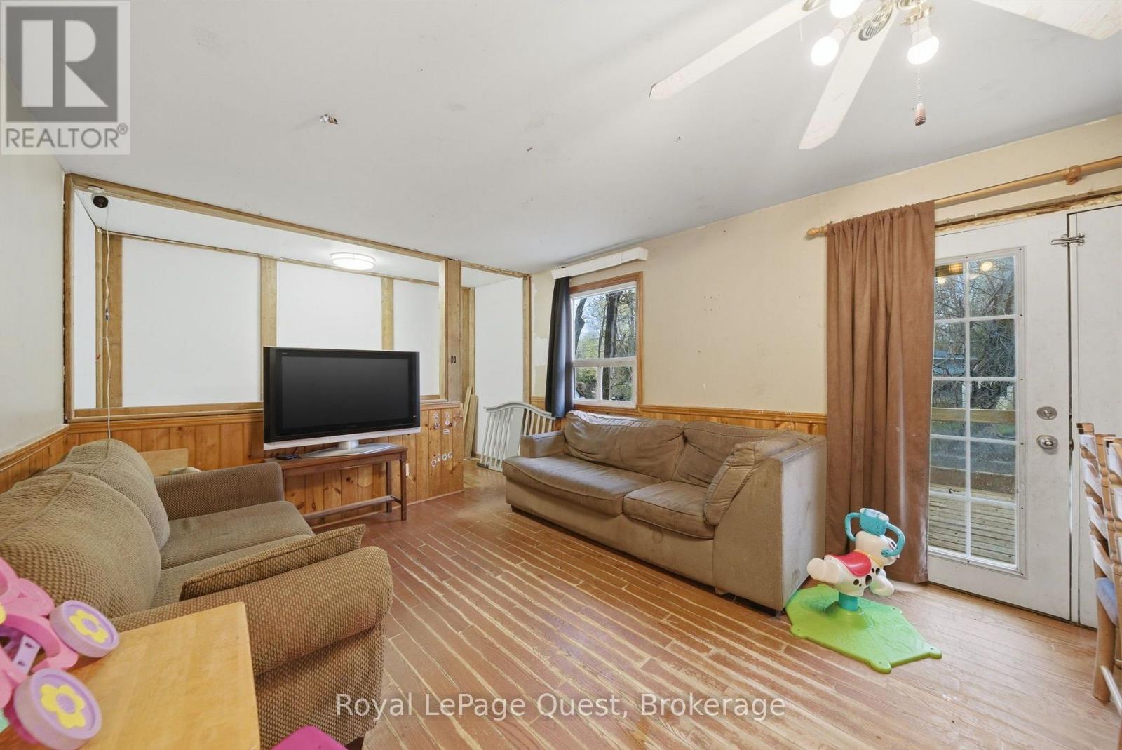 7476 Ash Crescent Property Photo 8