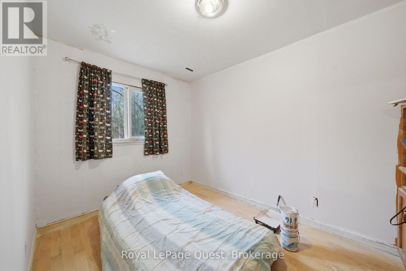 7476 Ash Crescent Property Photo 10