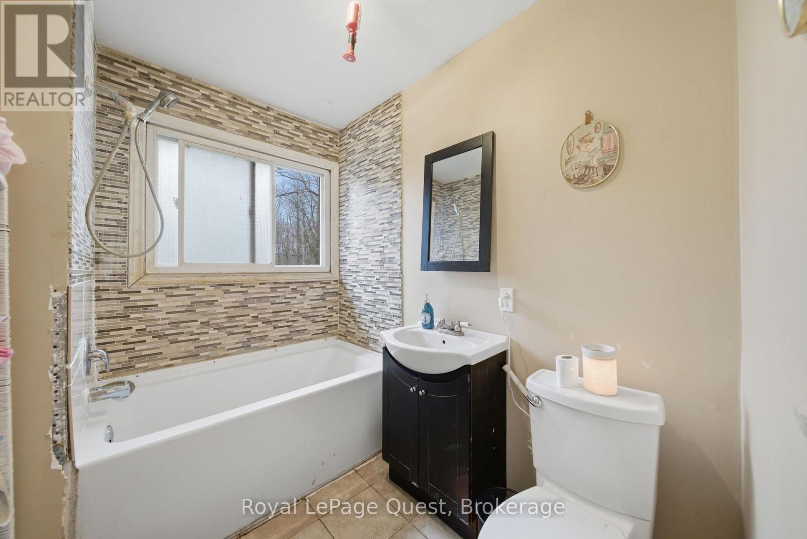 7476 Ash Crescent Property Photo 12