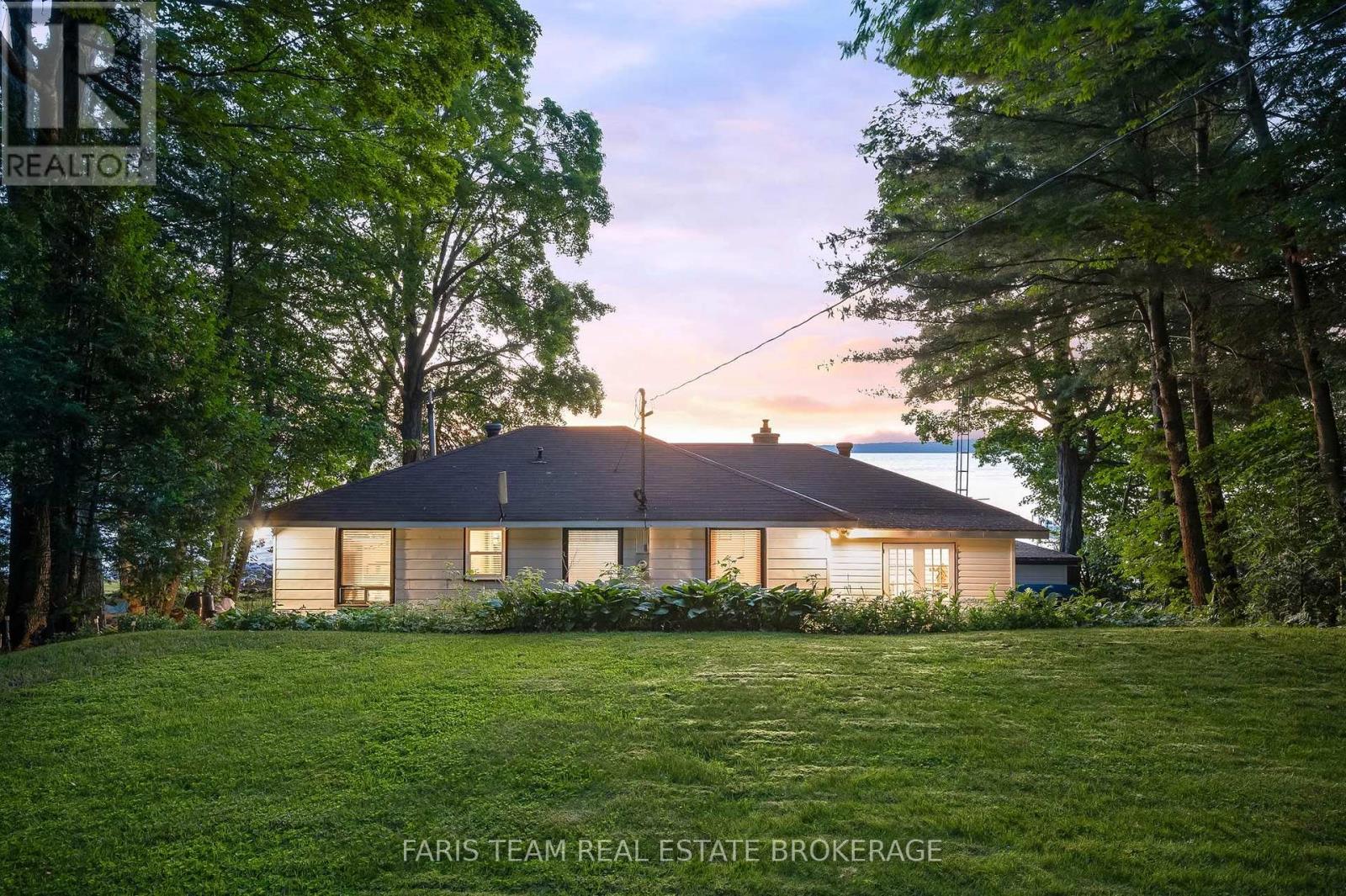 1697 Champlain Road Property Photo 1