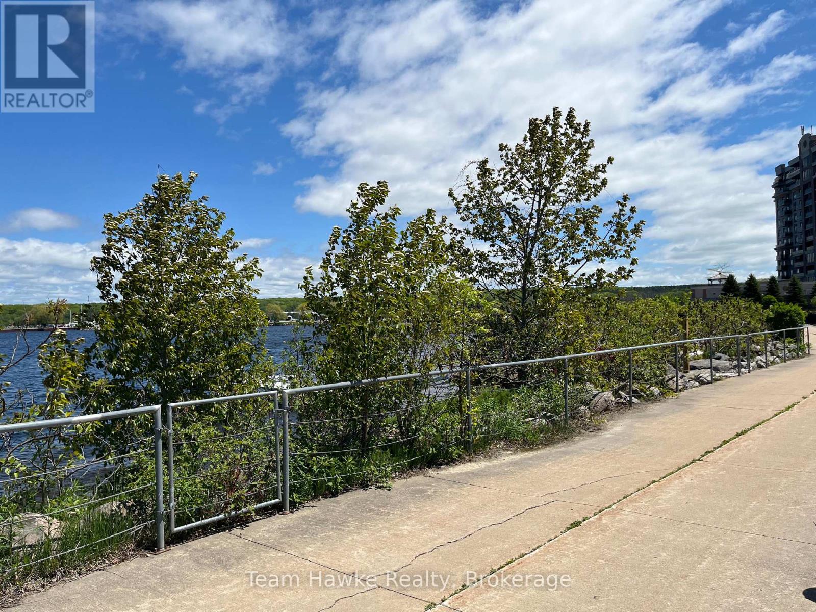 637 Aberdeen Boulevard Property Photo 10