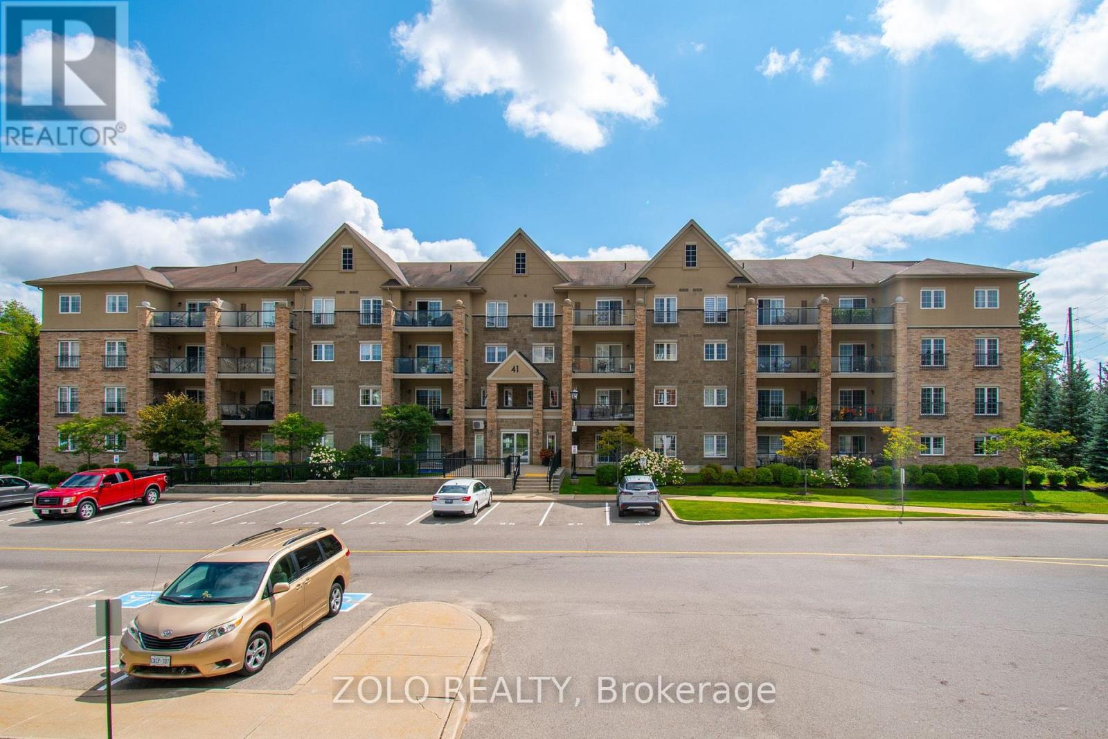 312 - 41 FERNDALE DRIVE S
