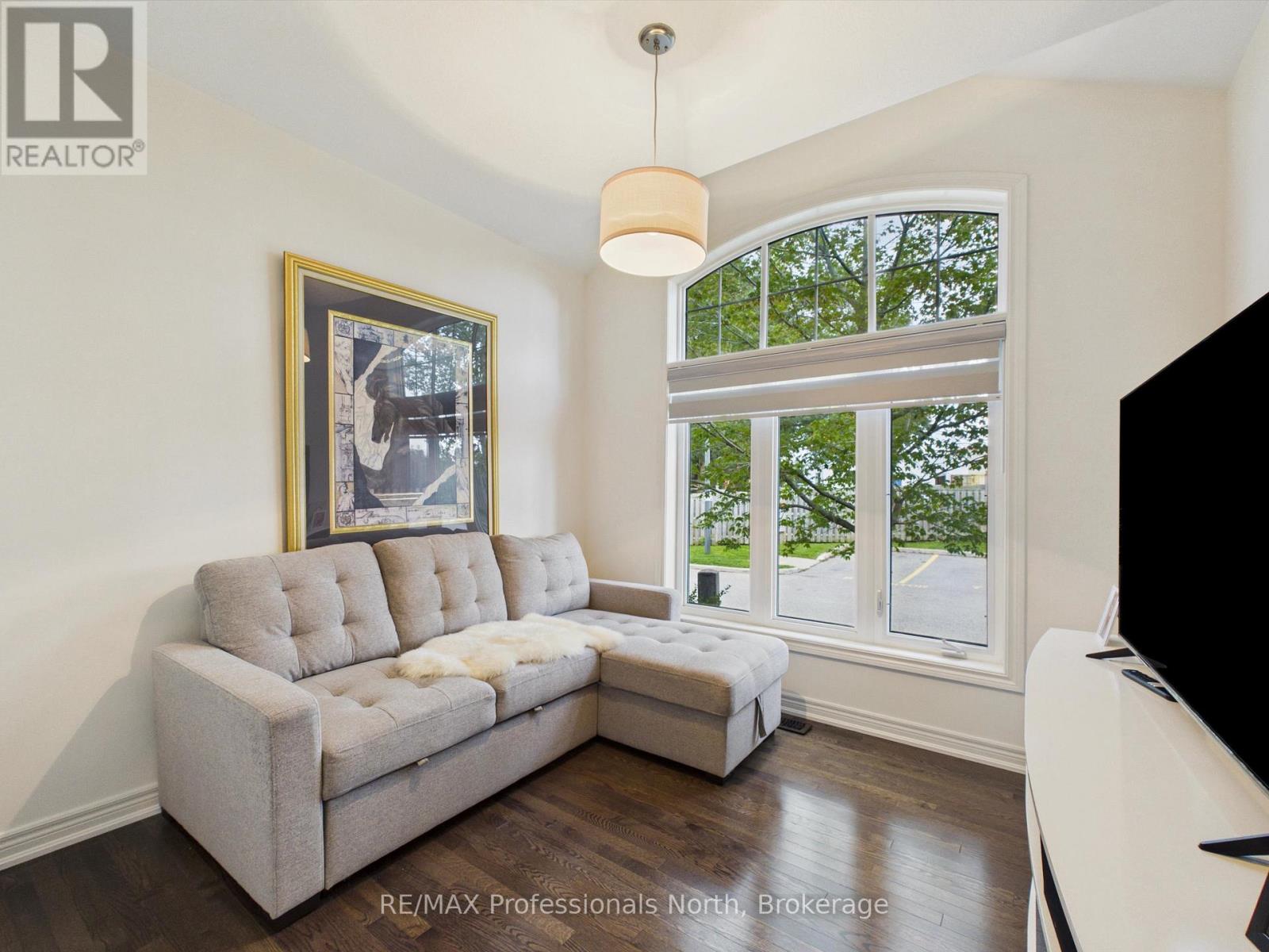 35 Canterbury Circle Property Photo 15