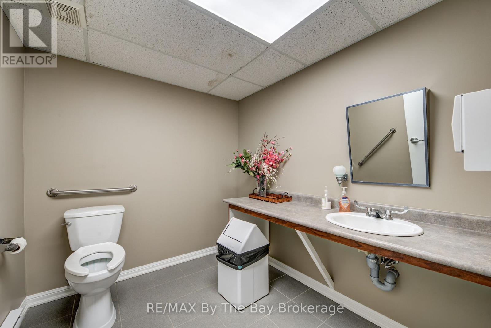 202 - 16 Westbury Road Property Photo 5