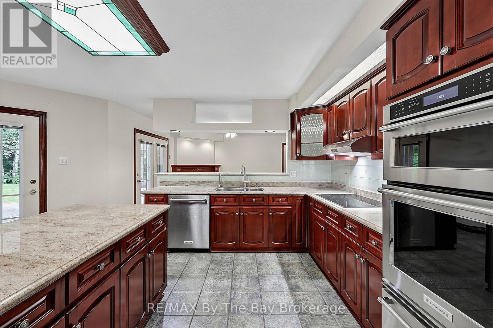 90 Goldfinch Crescent Property Photo 7