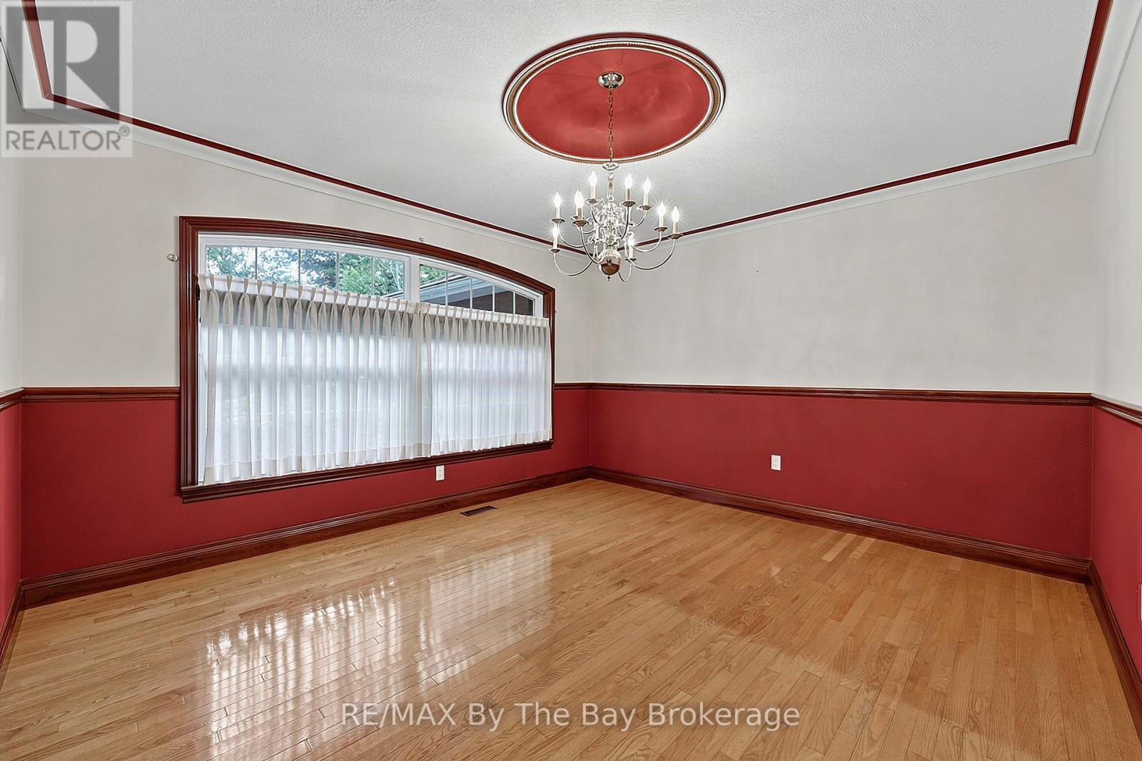 90 Goldfinch Crescent Property Photo 12