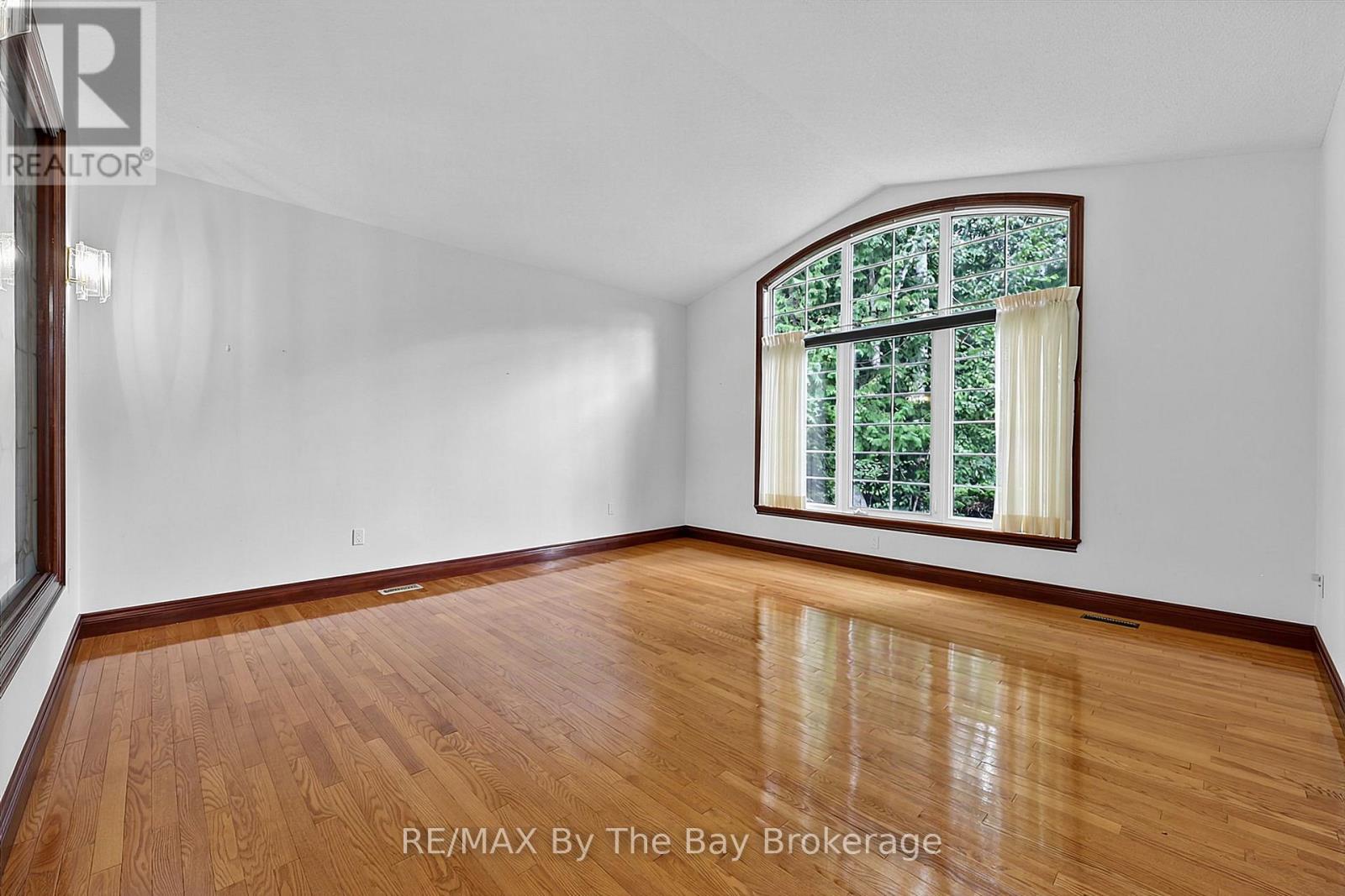 90 Goldfinch Crescent Property Photo 13